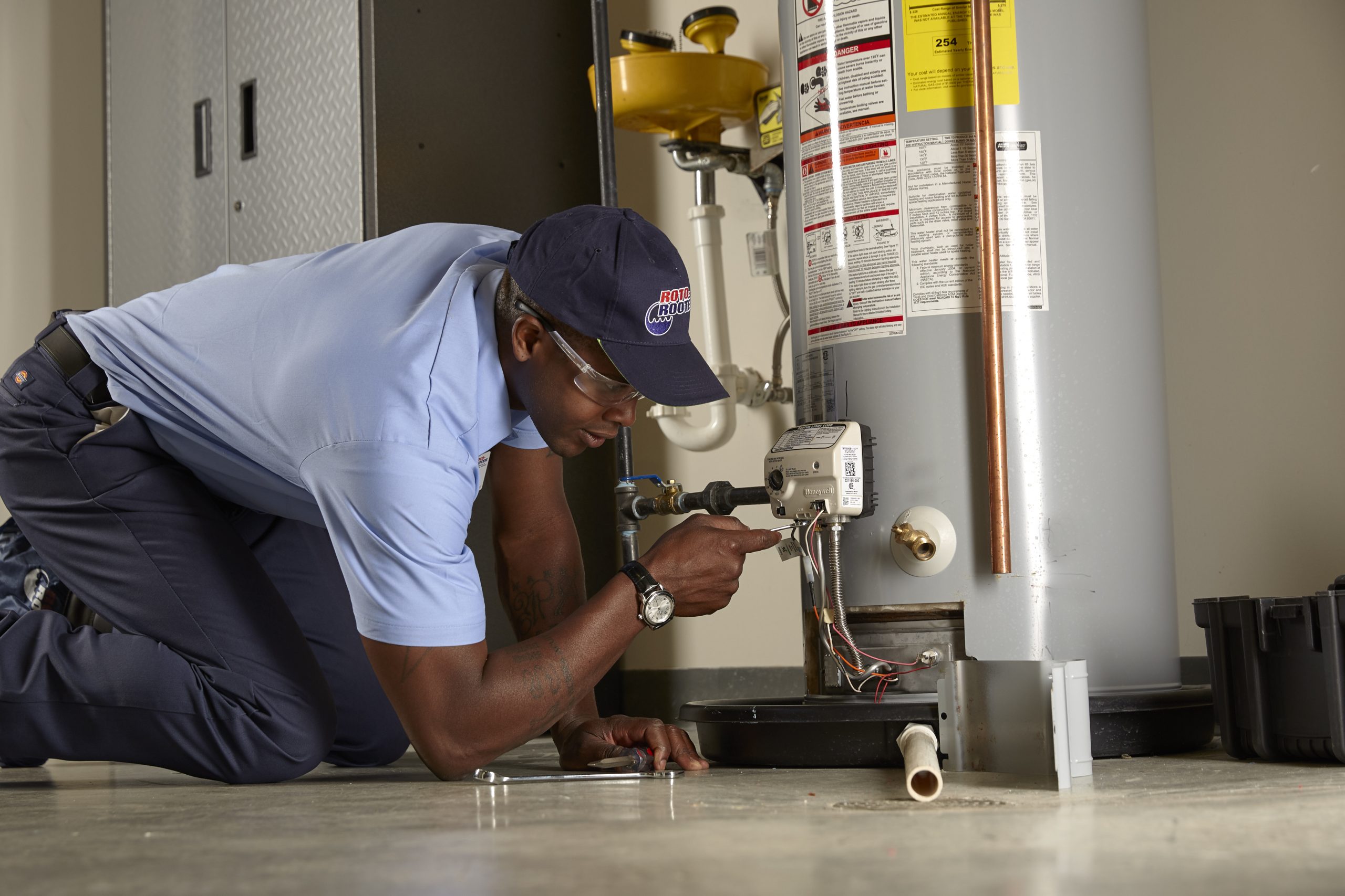 Roto-Rooter Plumber replacing water heater