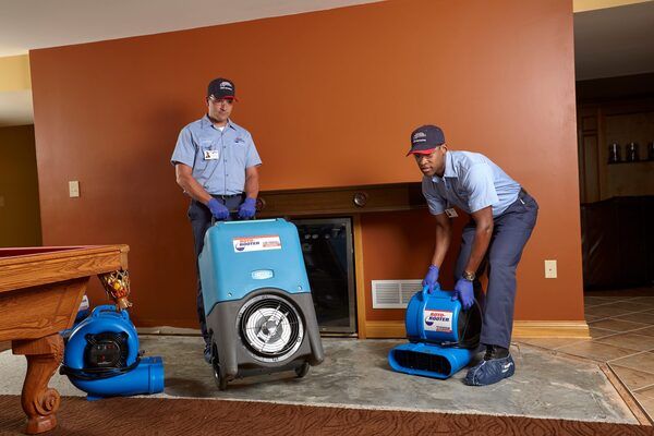 Roto-Rooter Plumbers drying out water damaged room